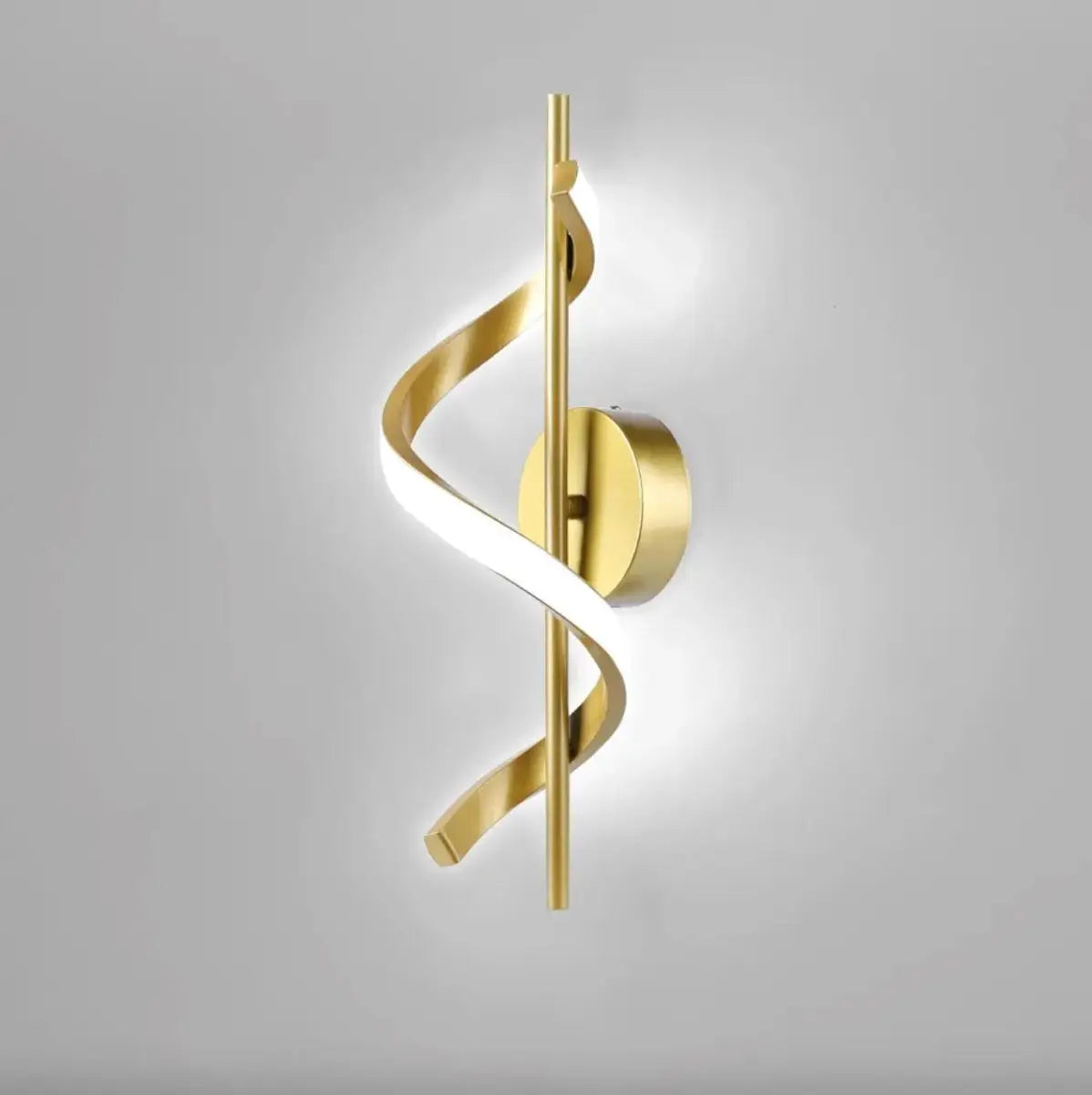 Arandela Dourada Sensacional com Design Espiral e Iluminação Suave Compre agora Ricaly