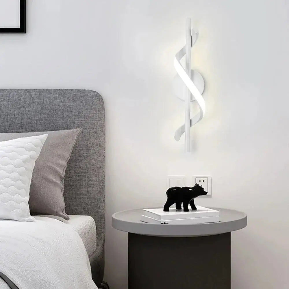 Arandela Dourada Sensacional com Design Espiral e Iluminação Suave Compre agora Ricaly