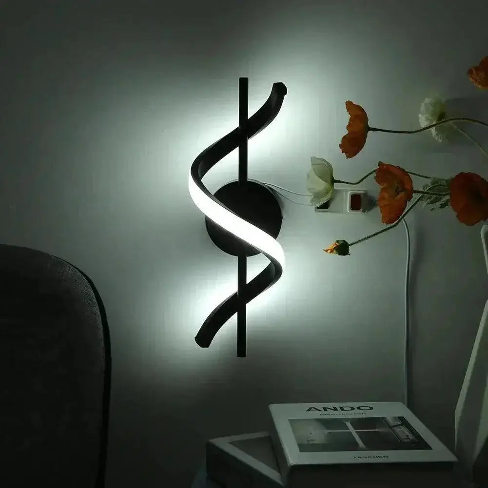 Arandela Dourada Sensacional com Design Espiral e Iluminação Suave Compre agora Ricaly