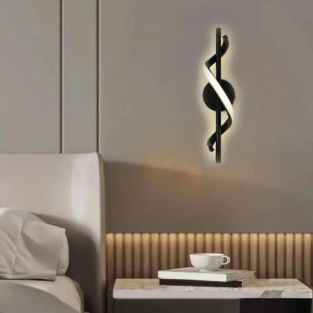 Arandela Dourada Sensacional com Design Espiral e Iluminação Suave Compre agora Ricaly