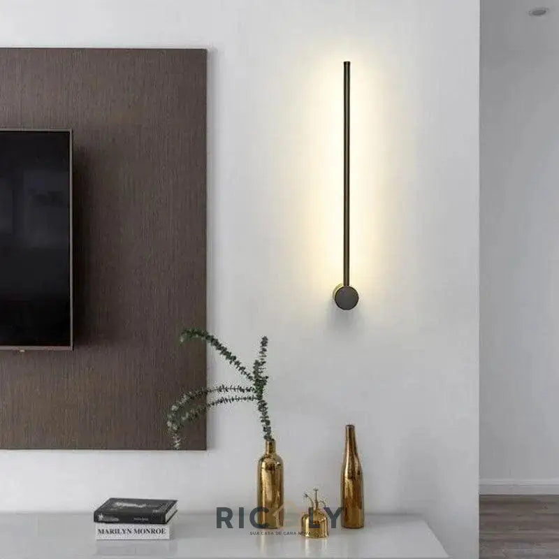 Arandela Linear Ajustável Ricaly: Iluminação Elegante e Inovadora para Ambientes Internos