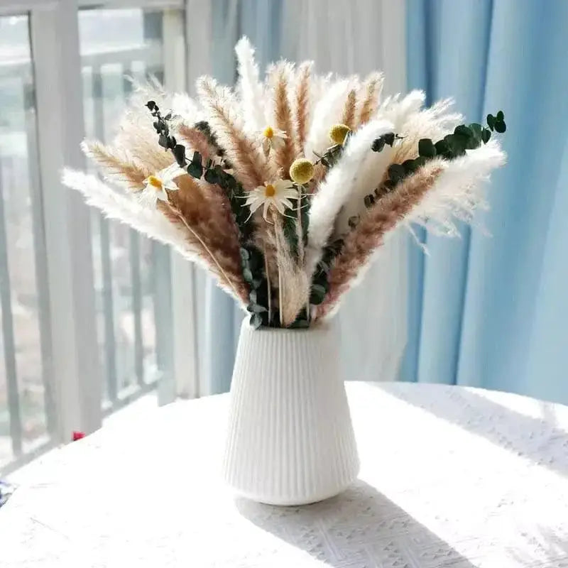Arranjo de Pampas na Vaso Azul com Laço Branco Compre agora Ricaly
