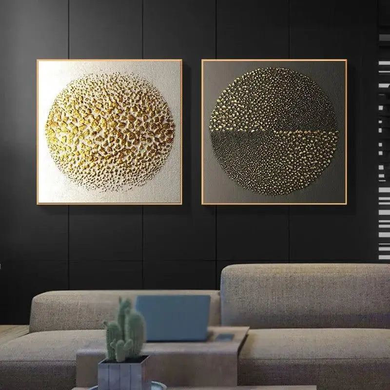 Duas obras de arte circular com textura dourada em molduras no estilo Nórdico Minimalista