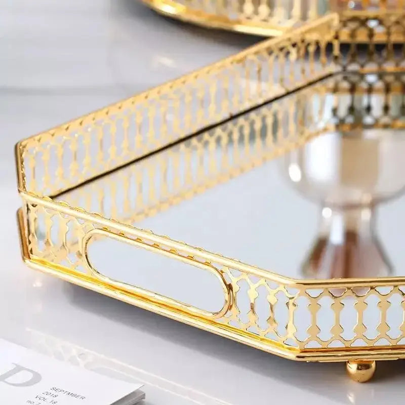Espelho de metal dourado com bandeja refletora para banheiro Ricaly
