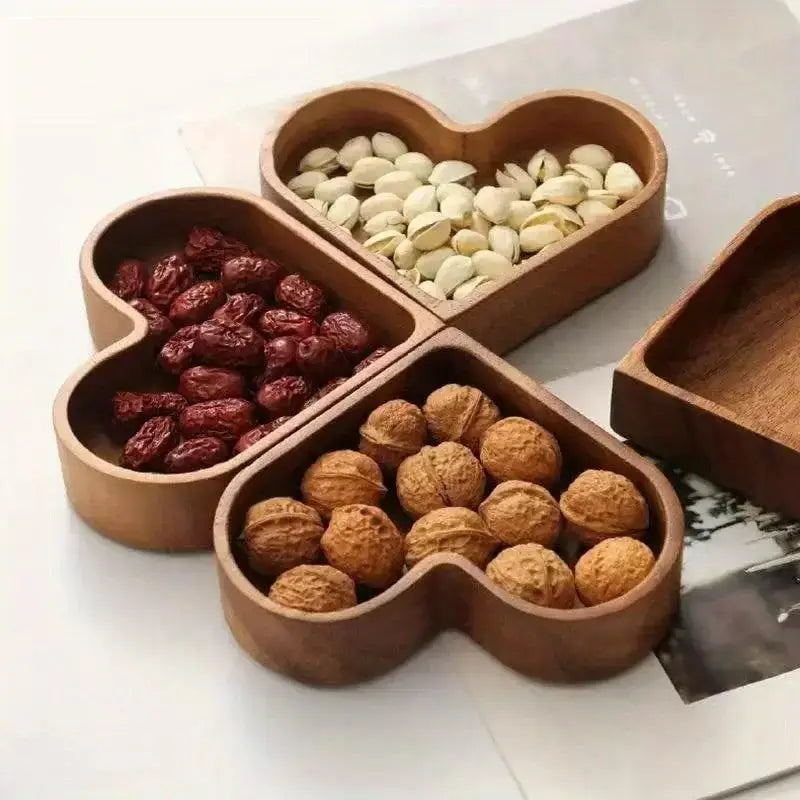 Bandejas Petisco Madeira Coração 4 peças com castanhas e frutas secas