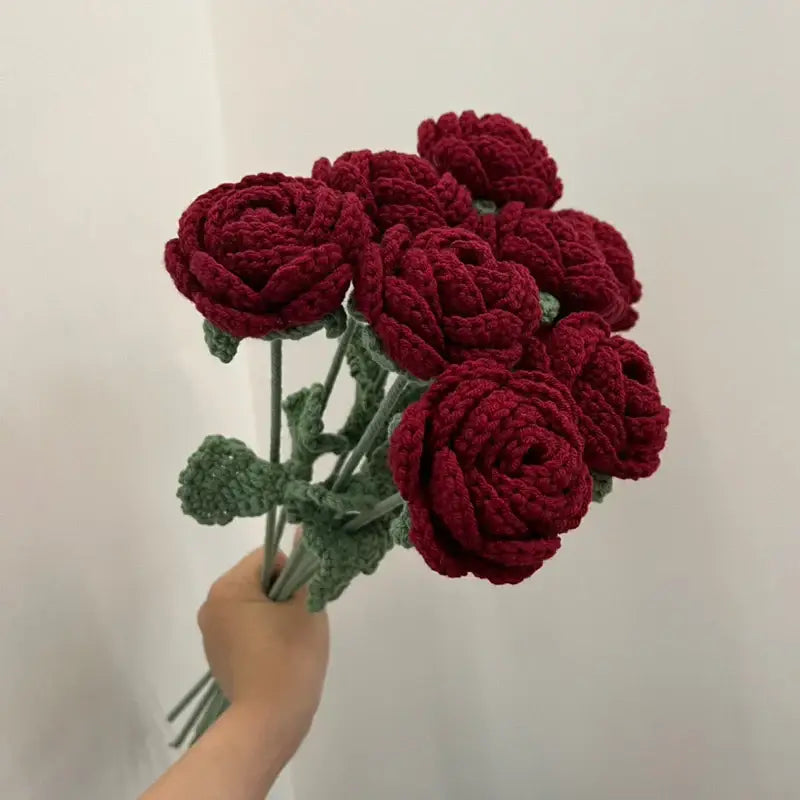 Buquê de Rosas Tricotadas Vermelhas em Vaso Branco Compre agora Ricaly