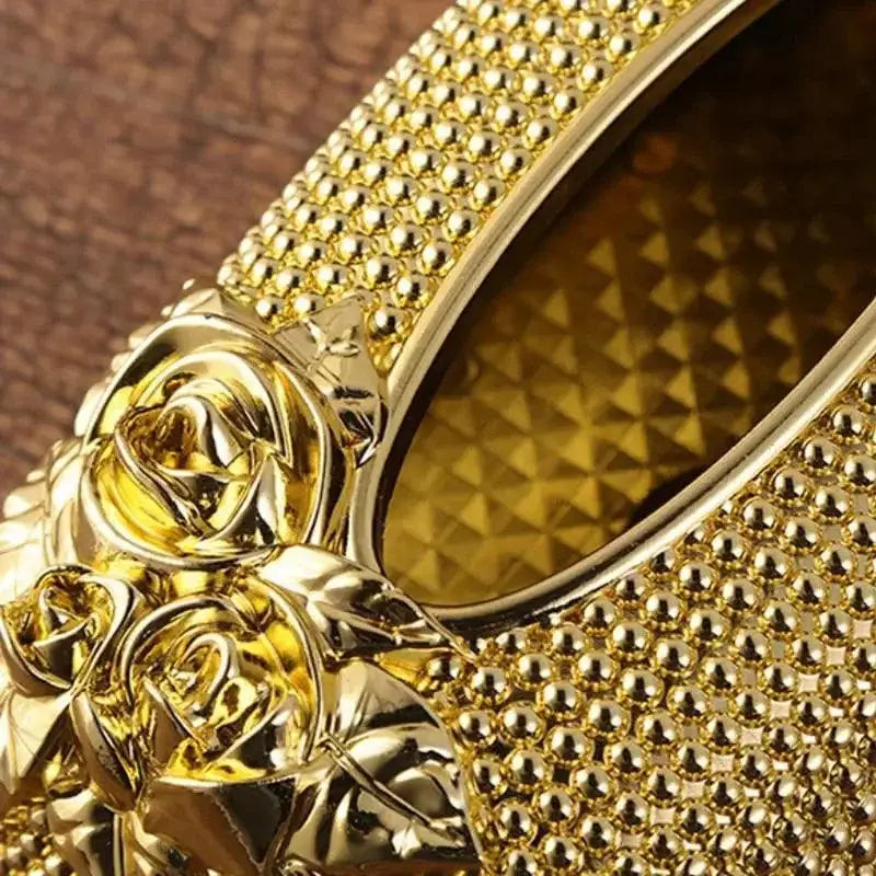 Sapatilha dourada ornamentada do produto Caixa Lenços Banheiro Ricaly