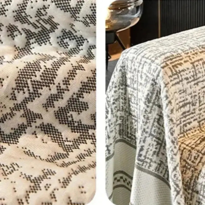 Imagem de uma mesa com toalha estampada no produto Capa Sofá Confortável Ricaly