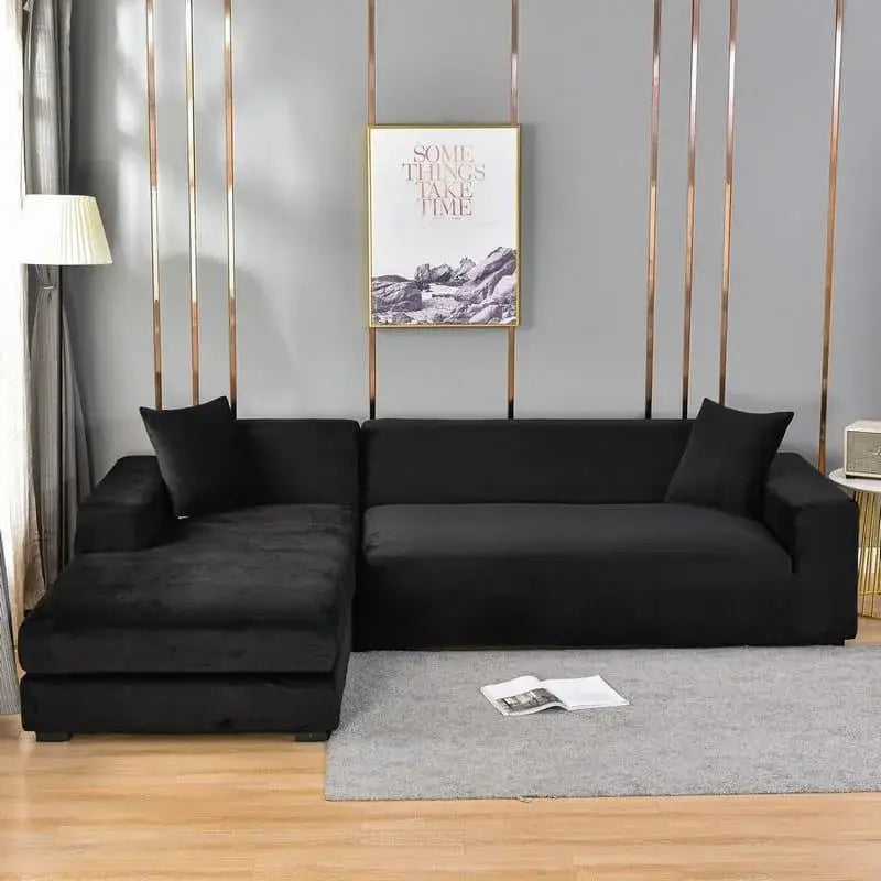Sofá de canto preto em suede premium com almofadas decorativas Ricaly