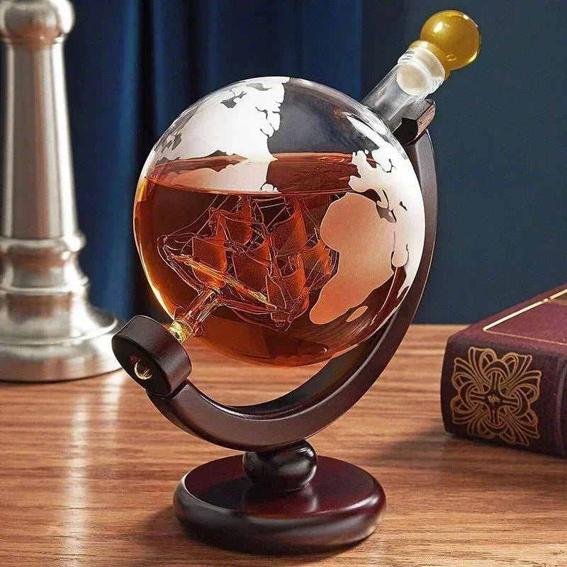 Decanter Globo com Suporte de Madeira e 2 Copos Lenogue Compre agora Ricaly