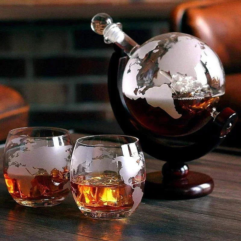 Decanter Globo com Suporte de Madeira e 2 Copos Lenogue Compre agora Ricaly