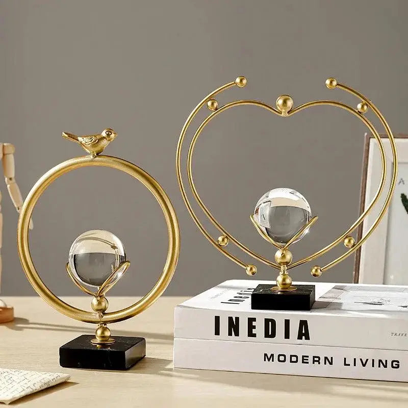 Escultura decorativa dourada com bolas de cristal para decoração elegante Ricaly