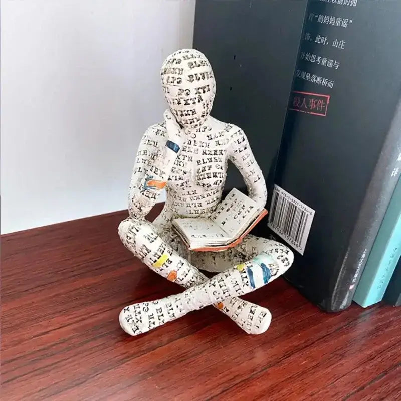 Três Esculturas Abstratas de Leitura em Resina Ricaly Compre