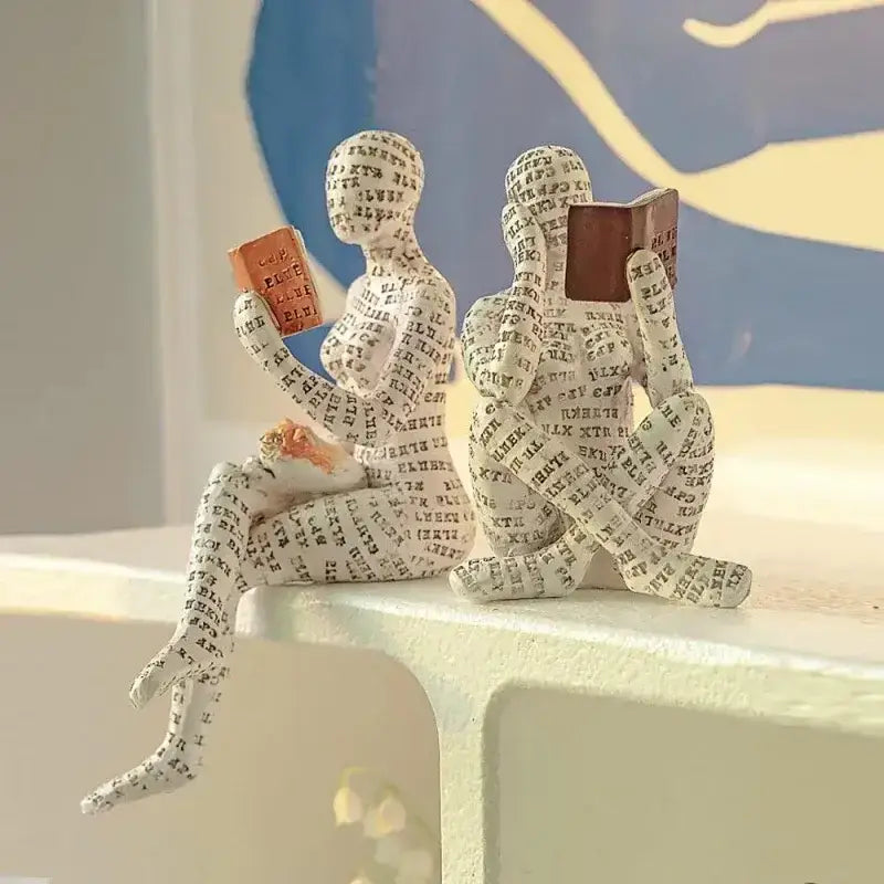Três Esculturas Abstratas de Leitura em Resina Ricaly Compre