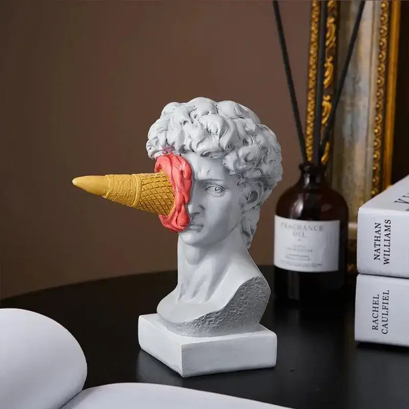 Estátua David com Sorvete Ricaly para um Toque Artístico Compre