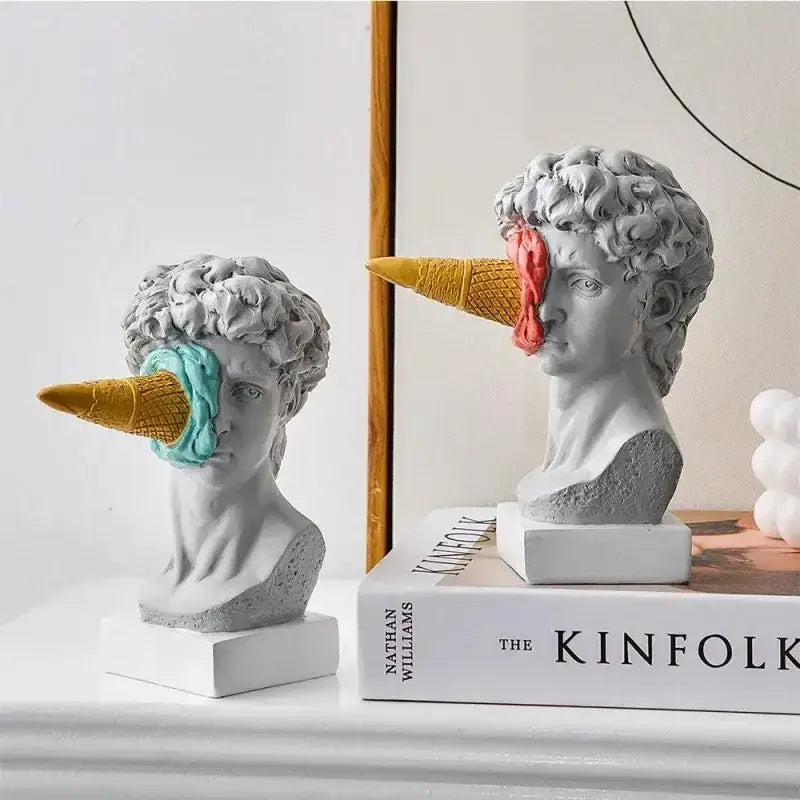 Estátua David com Sorvete Ricaly para um Toque Artístico Compre