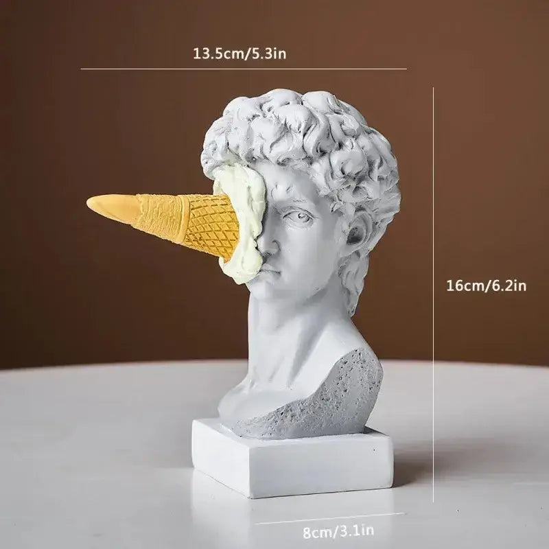 Estátua David com Sorvete Ricaly para um Toque Artístico Compre