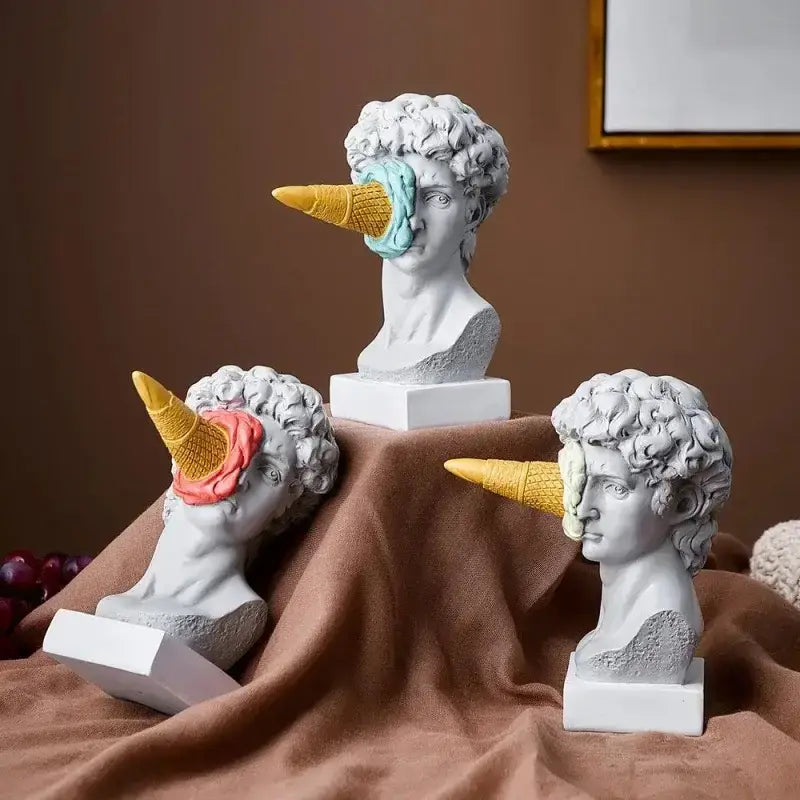 Estátua David com Sorvete Ricaly para um Toque Artístico Compre
