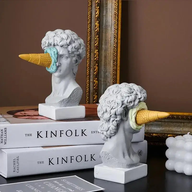 Estátua David com Sorvete Ricaly para um Toque Artístico Compre