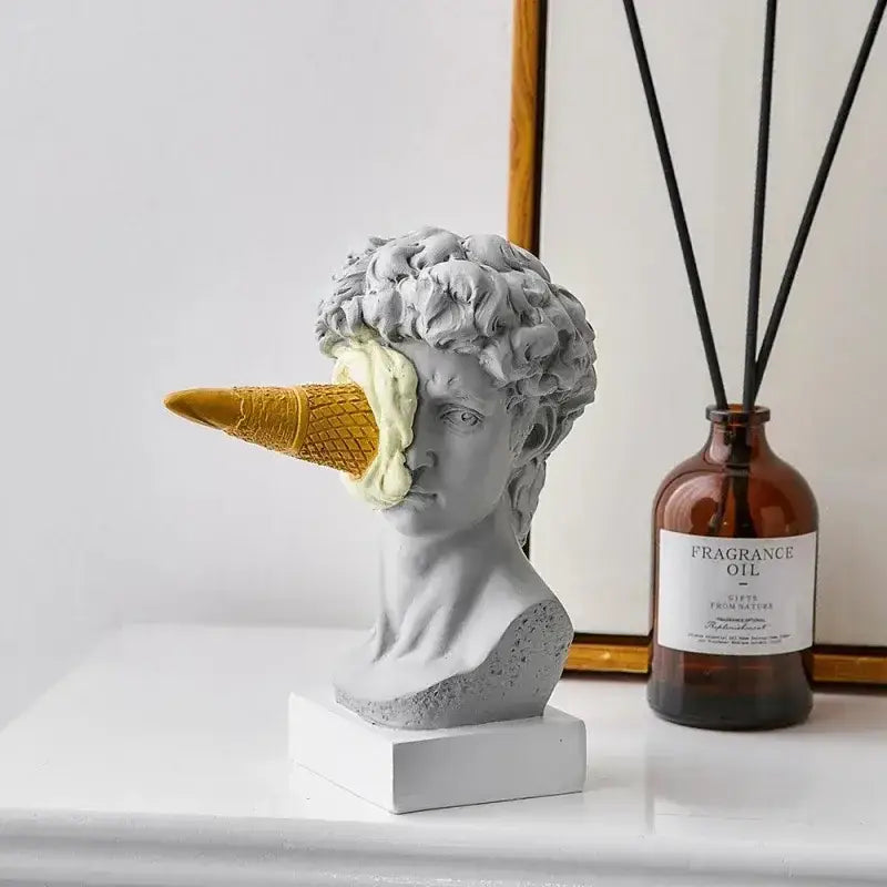 Estátua David com Sorvete Ricaly para um Toque Artístico Compre