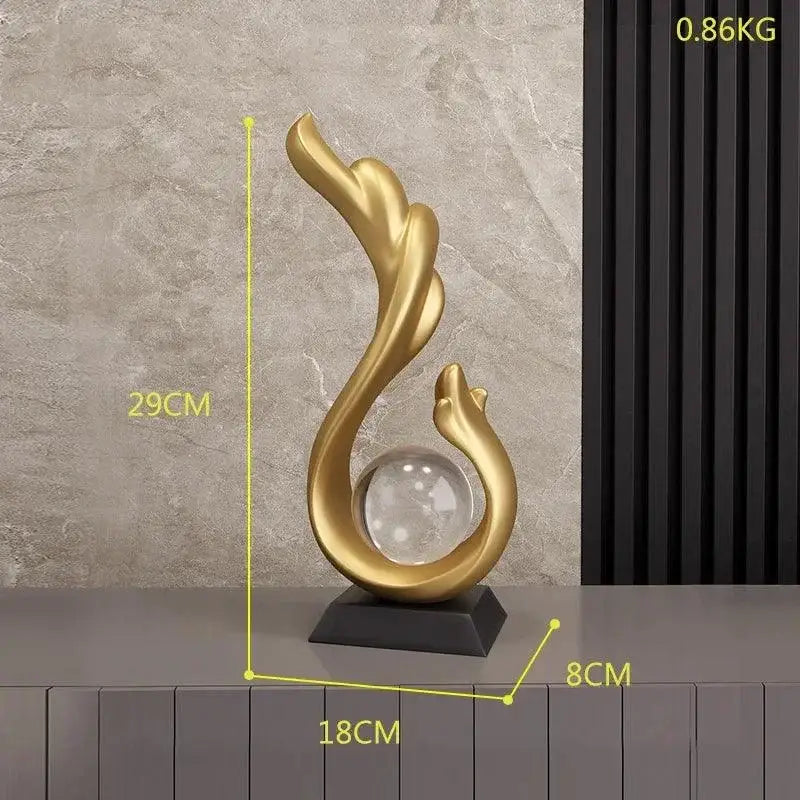 Escultura de resina dourada moderna com esfera de cristal para decoração Ricaly