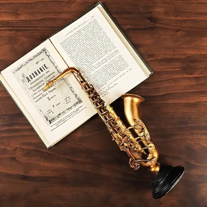 Figurinas Douradas de Violino e Saxofone para Decoração Elegante Compre agora Ricaly