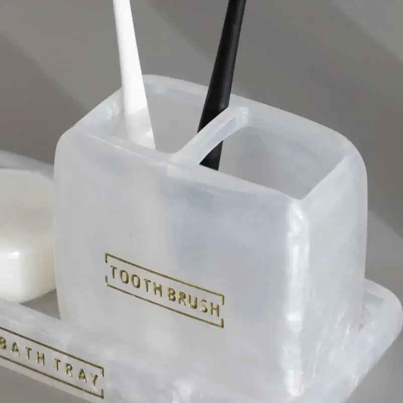 Porta escova de dentes translúcido com duas escovas no Kit Banheiro Dourado Metalizado Elegância Ricaly