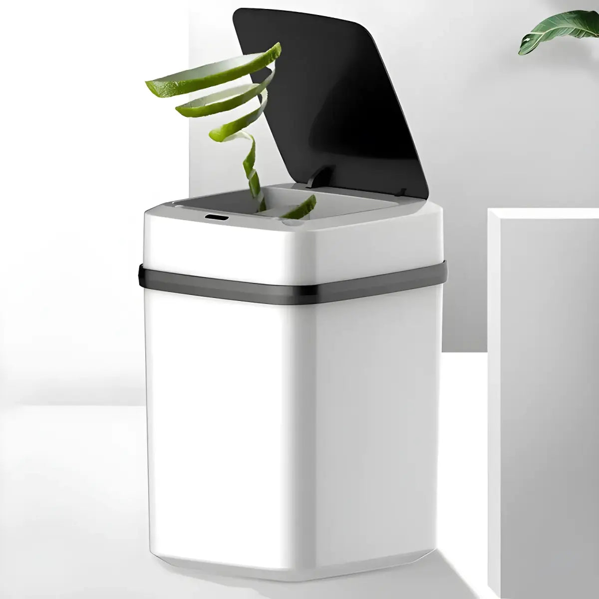 Lixeira inteligente Branca com tampa preta automática SmarTouch Tecnologia Avançada Ricaly