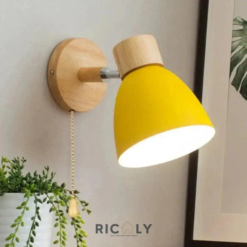 Luminária de Parede Nórdica Ricaly – Elegância em Madeira e Eficiência LED Amarelo com Interruptor 1 Peça