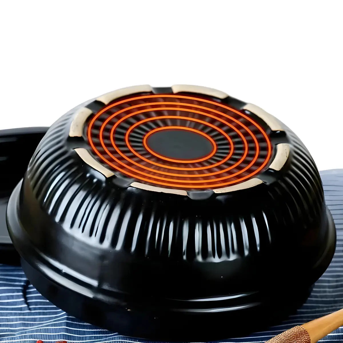 Pote de cerâmica preta com elemento de aquecimento da Panela Pedra Tradicional Sabor Autêntico