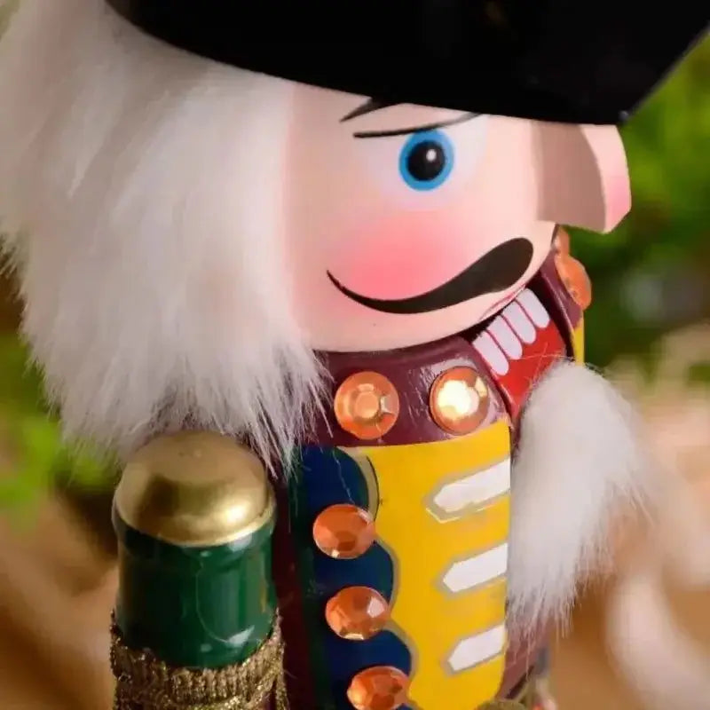 Figura colorida de soldado em madeira para decoração natalina Quebra Nozes Ricaly