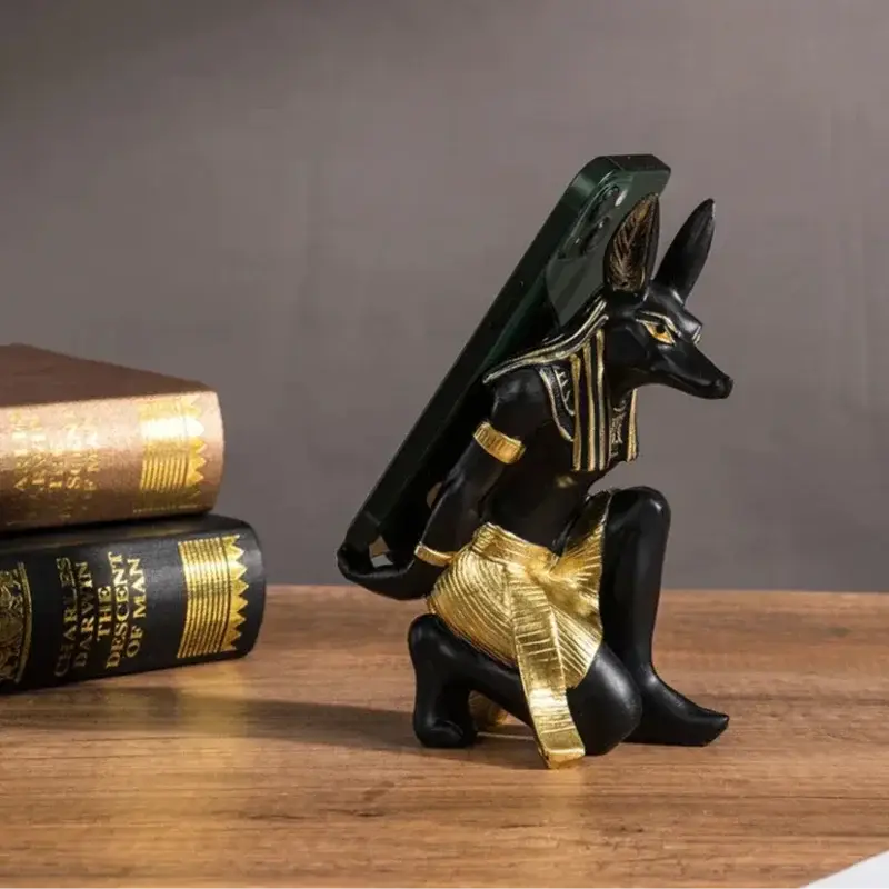 Escultura de Anubis como suportes para telefone e garrafa em resina estilo Egípcio