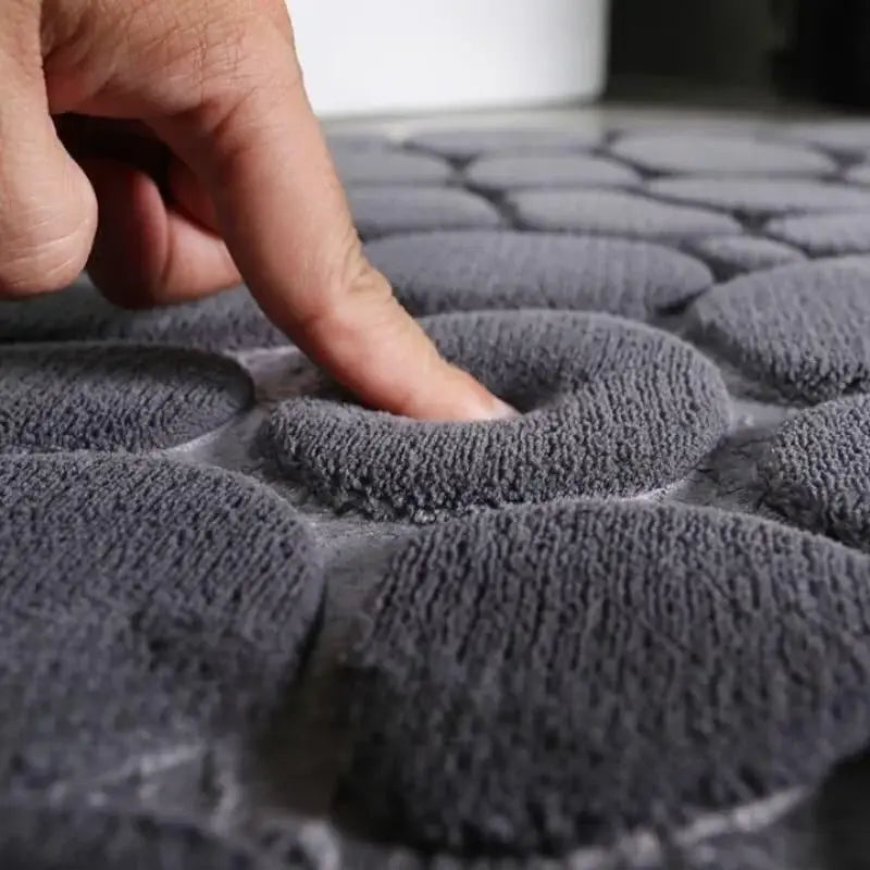 Tapete Antiderrapante Absorvente em Tom Cinza com Padrão de Seixos Compre agora Ricaly