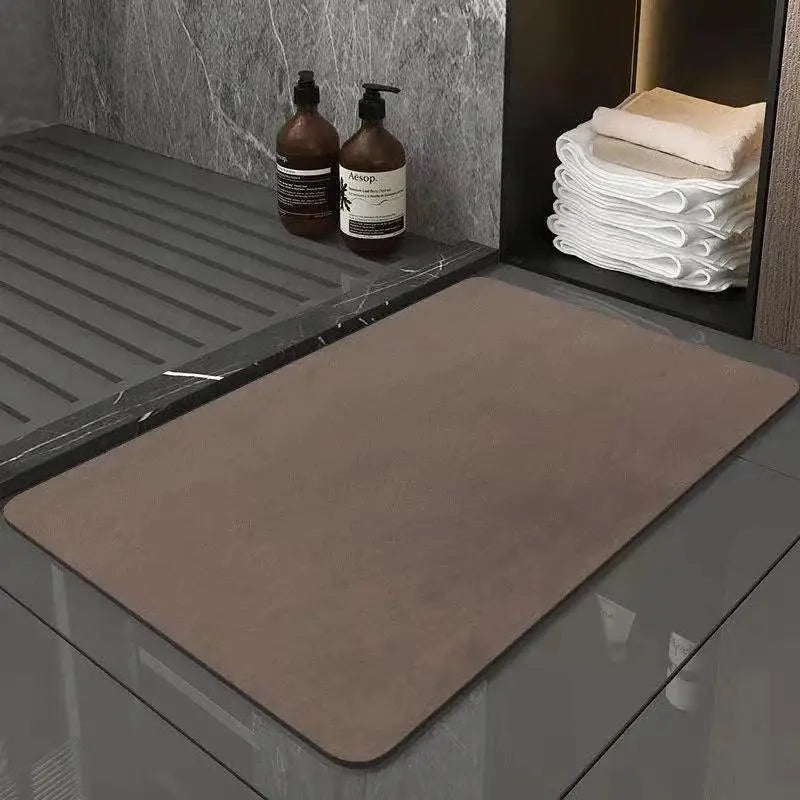 Tapete Antiderrapante Moderno Cinza com Acabamento Dourado Compre agora Ricaly