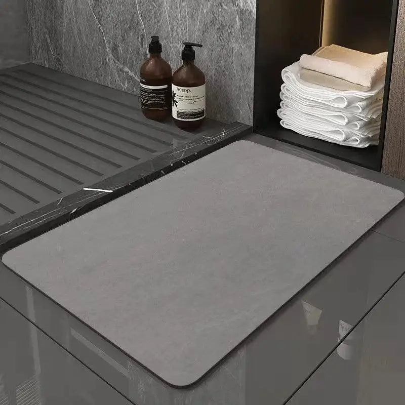 Tapete Antiderrapante Moderno Cinza com Acabamento Dourado Compre agora Ricaly