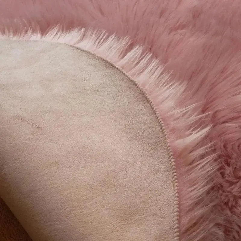 Tapete Antiderrapante Moderno em Pele de Ovelha Fluffy Branco e Areia Compre agora Ricaly