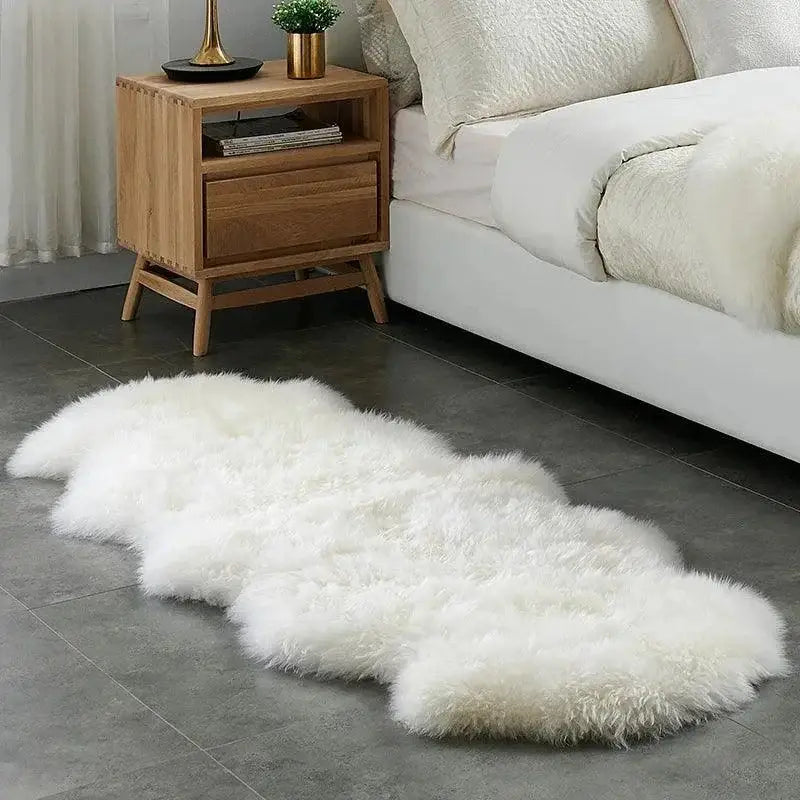 Tapete Antiderrapante Moderno em Pele de Ovelha Fluffy Branco e Areia Compre agora Ricaly