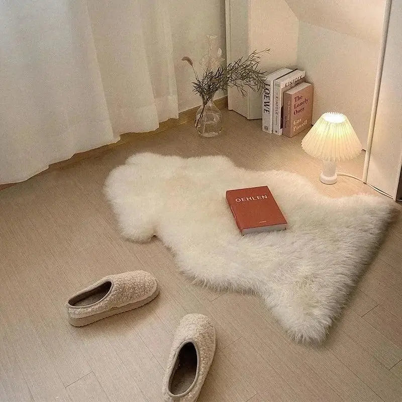 Tapete Antiderrapante Moderno em Pele de Ovelha Fluffy Branco e Areia Compre agora Ricaly