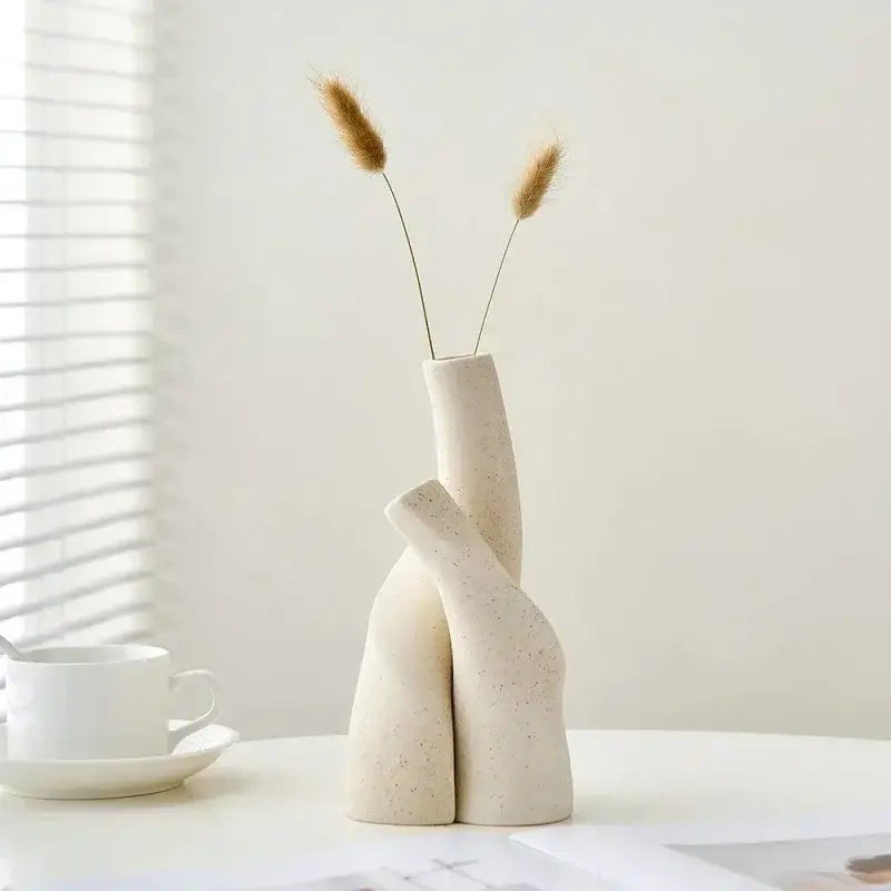 Vaso Decorativo Irregular de Cerâmica Fosca Feito à Mão Bege Compre agora Ricaly